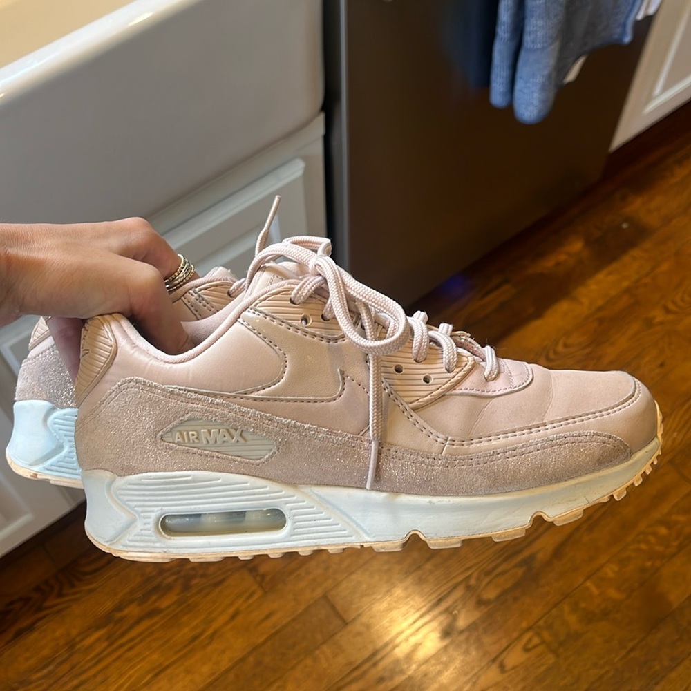 Rare Women’s Nike Air Max 90